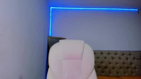 Snapshot of goddess_ariluz chatting on 12.21.24 Ariluz online show from 12.21.24