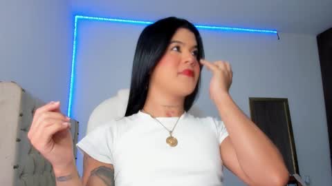 Snapshot of goddess_ariluz chatting on 02.03.25 Ariluz online show from 02.03.25