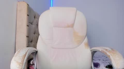 Snapshot of goddess_ariluz chatting on 02.21.25 Ariluz online show from 02.21.25