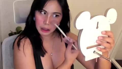 Snapshot of goddess_chantal chatting on 01.05.25 MARGOLD online show from 01.05.25