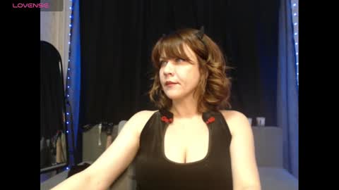 Snapshot of goddess_orsa chatting on 01.30.25 Orsa online show from 01.30.25