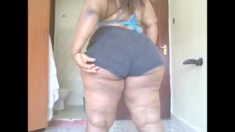 Snapshot of goddessebon chatting on 01.08.25 shasha big online show from 01.08.25