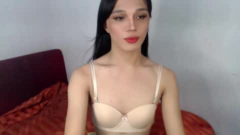 Lily is Gold online show from 02.16.25
