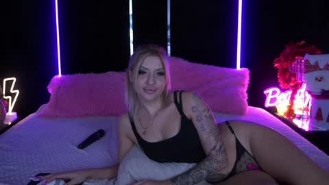 Snapshot of gracehotdavies chatting on 12.22.24 Grace online show from 12.22.24