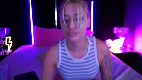 Snapshot of gracehotdavies chatting on 01.28.25 Grace online show from 01.28.25