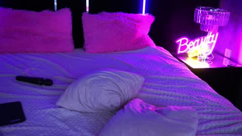 Snapshot of gracehotdavies chatting on 01.30.25 Grace online show from 01.30.25