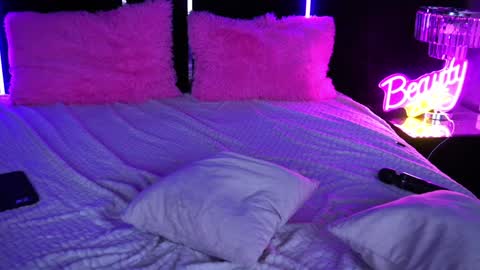 Snapshot of gracehotdavies chatting on 02.03.25 Grace online show from 02.03.25