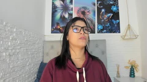 Snapshot of graceymilf999 chatting on 01.04.25 Gracey Milf online show from 01.04.25