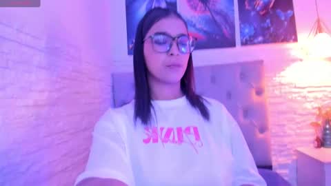 Snapshot of graceymilf999 chatting on 03.05.25 Gracey Milf online show from 03.05.25