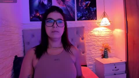 Snapshot of graceymilf999 chatting on 03.06.25 Gracey Milf online show from 03.06.25