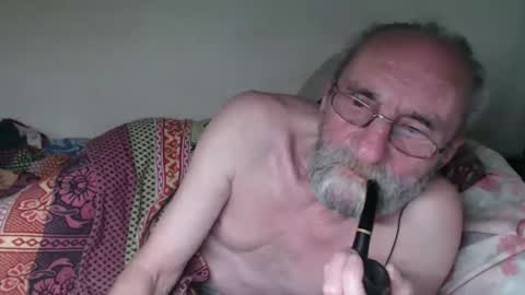 Snapshot of grandpa_mark chatting on 10.04.25 Mark online show from 10.04.25