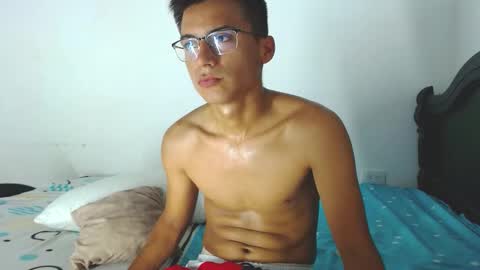 Snapshot of great_sexy_couple chatting on 11.08.25 great_sexy_couple online show from 11.08.25