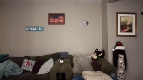 Snapshot of greenxxxqueen chatting on 12.25.24 SexQueen Nikki online show from 12.25.24