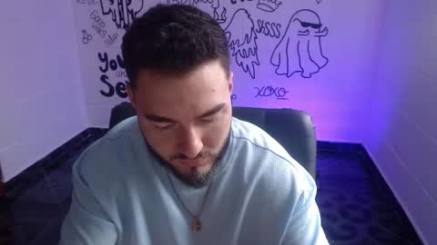 Snapshot of greyson_benett chatting on 11.11.25 Greyson online show from 11.11.25