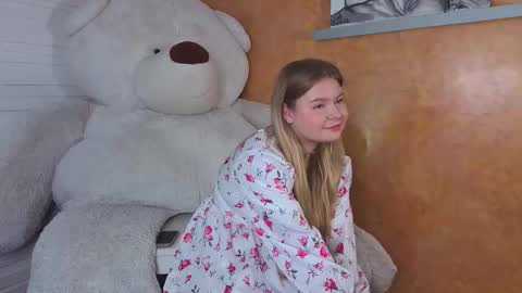 Snapshot of griselharsch chatting on 11.17.25 Cidny online show from 11.17.25