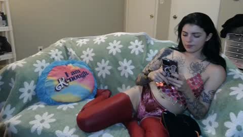 Snapshot of grumpytwo chatting on 12.19.24 grumpytwo online show from 12.19.24