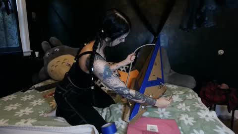 Snapshot of grumpytwo chatting on 10.13.25 grumpytwo online show from 10.13.25