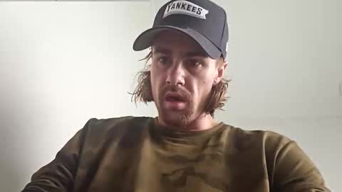 Snapshot of gusmuss chatting on 10.19.25 Jamie online show from 10.19.25