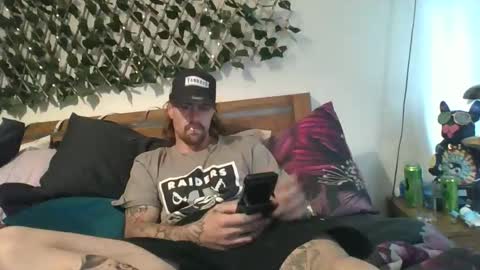 Snapshot of gusmuss chatting on 10.28.25 Jamie online show from 10.28.25