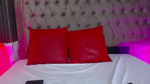 Snapshot of guxplo_ chatting on 02.20.25 Miss online show from 02.20.25