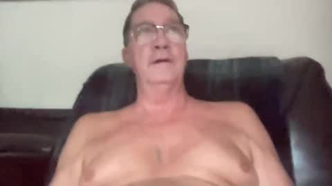 Snapshot of gwashere4u chatting on 09.17.25 gwashere4u online show from 09.17.25