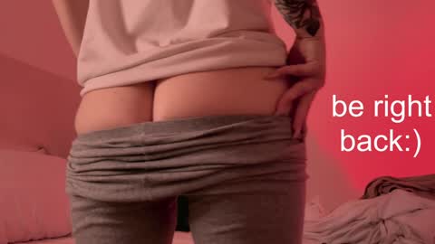 Snapshot of h2h0e chatting on 01.05.25 Lana online show from 01.05.25