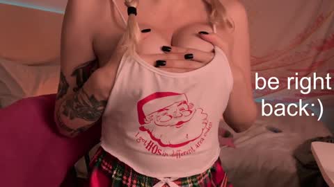 Snapshot of h2h0e chatting on 01.11.25 Lana online show from 01.11.25