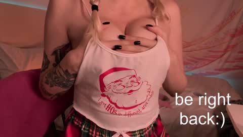 Snapshot of h2h0e chatting on 01.23.25 Lana online show from 01.23.25