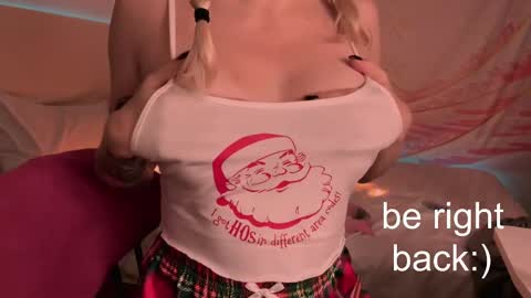 Snapshot of h2h0e chatting on 02.23.25 Lana online show from 02.23.25