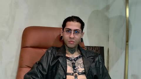 Snapshot of hades_hellhunt chatting on 10.11.25 hades_hellhunt online show from 10.11.25