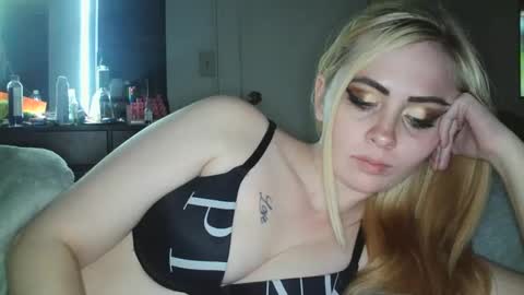 Snapshot of haileyakuma69 chatting on 12.18.24 Hailey and d online show from 12.18.24