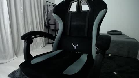 Snapshot of hairycuss chatting on 01.01.25 Adam online show from 01.01.25