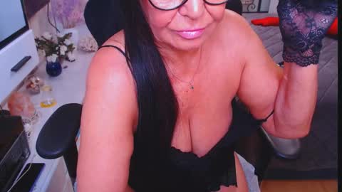Snapshot of hairypussygranny chatting on 09.27.25 Monika online show from 09.27.25