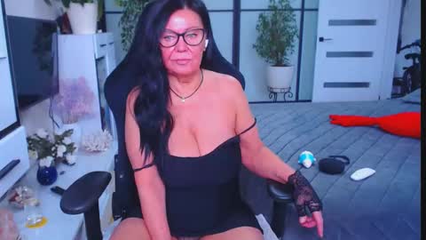 Snapshot of hairypussygranny chatting on 09.30.25 Monika online show from 09.30.25