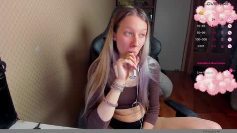 Snapshot of handsome_whale chatting on 01.24.25 Mila online show from 01.24.25