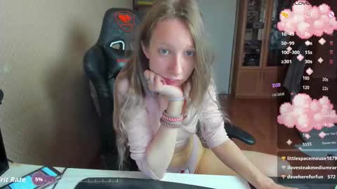 Snapshot of handsome_whale chatting on 10.01.25 Mila online show from 10.01.25