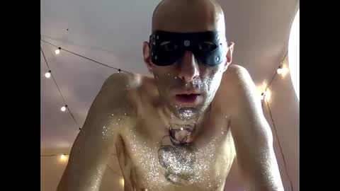 Snapshot of handsomealfie chatting on 01.05.25 HandsomeAlfie online show from 01.05.25