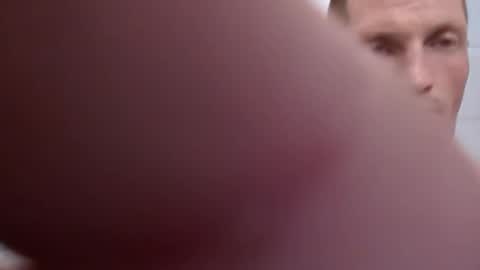 Snapshot of handsomerob42 chatting on 10.31.25 handsomerob42 online show from 10.31.25