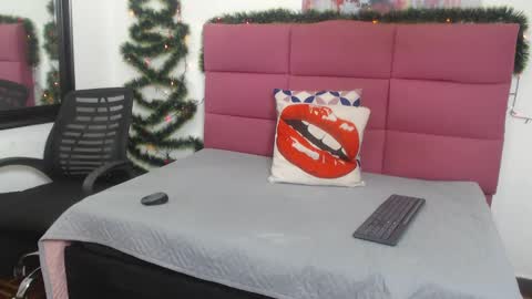 Snapshot of hanna__palmer1 chatting on 12.11.24 Hanna Palmer online show from 12.11.24