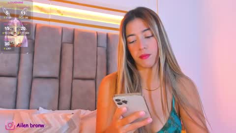 Snapshot of hannabronw chatting on 09.17.25 Eliana online show from 09.17.25