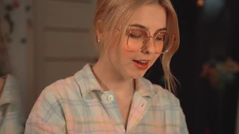 Snapshot of hannasthesia chatting on 12.10.24 Hanna online show from 12.10.24