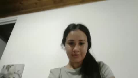 Snapshot of hanny_kail chatting on 10.10.25 hanny online show from 10.10.25