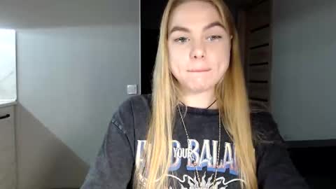 Snapshot of happy_fox_ chatting on 01.27.25 happy_fox_ online show from 01.27.25