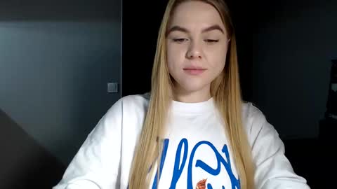 Snapshot of happy_fox_ chatting on 02.05.25 happy_fox_ online show from 02.05.25