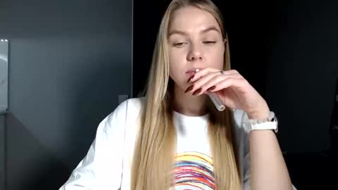 Snapshot of happy_fox_ chatting on 10.15.25 happy_fox_ online show from 10.15.25