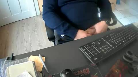 Snapshot of hardy3251 chatting on 11.11.25 hardy3251 online show from 11.11.25