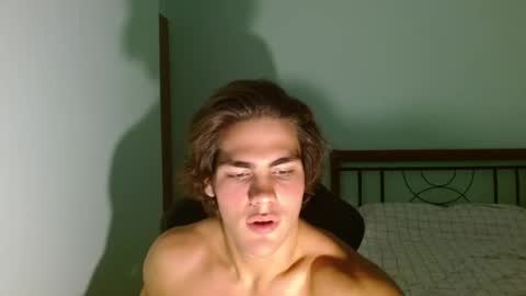 Snapshot of harryking1 chatting on 09.22.25 harryking1 online show from 09.22.25