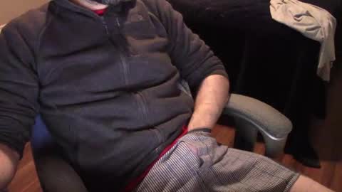 Snapshot of heavilyhung chatting on 01.14.25 John online show from 01.14.25