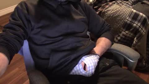 Snapshot of heavilyhung chatting on 10.23.25 John online show from 10.23.25