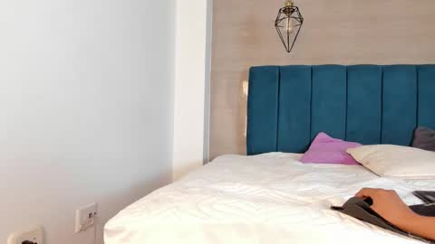 heidi_feuer online show from 10.18.25
